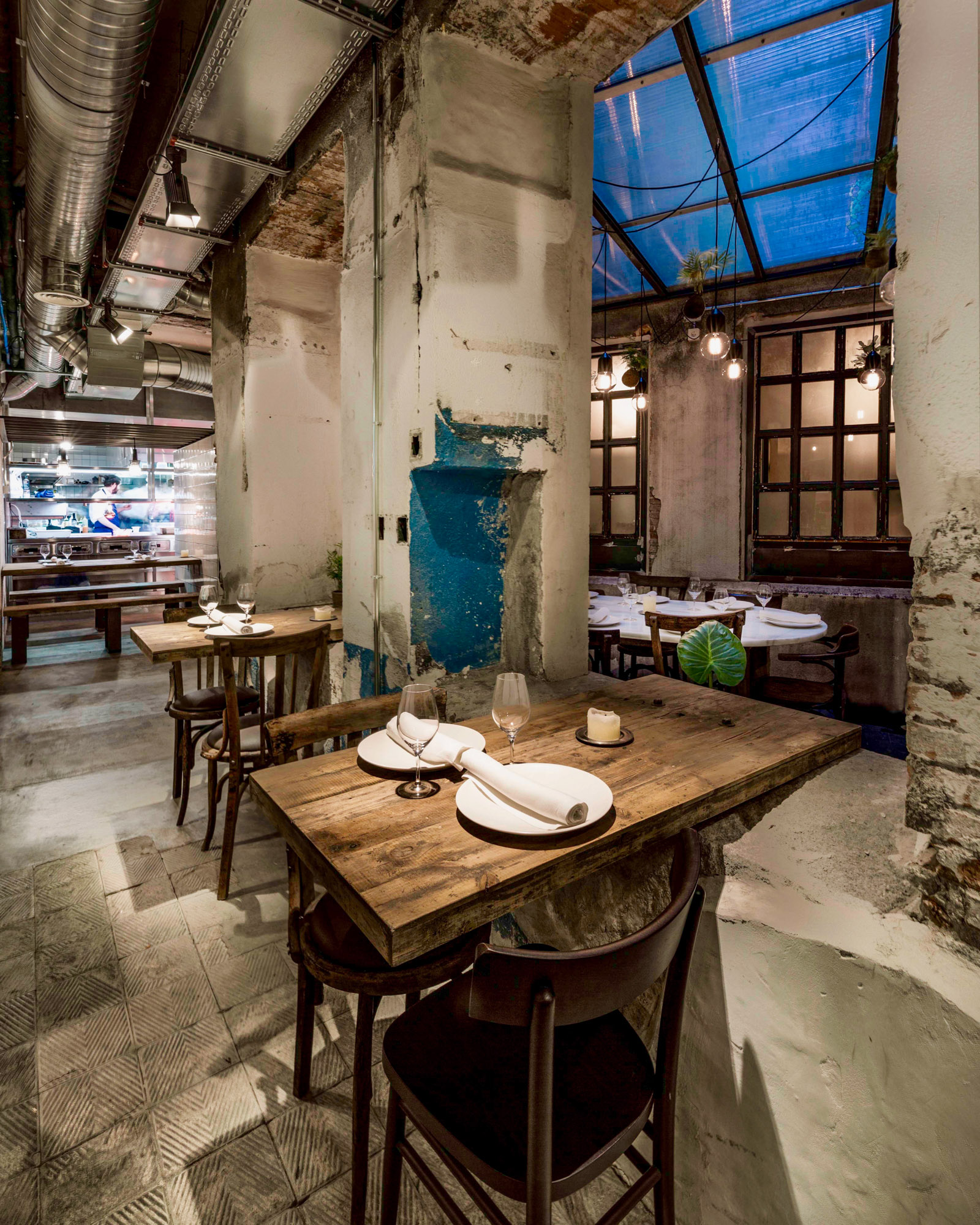 Communal tables in the Fismuler dining room