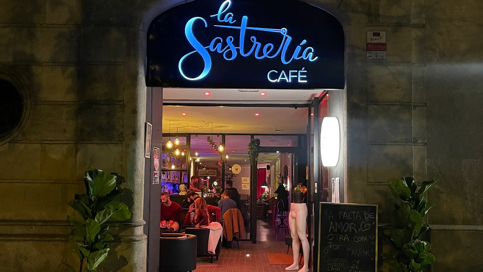 La Sastrería café entrance at night