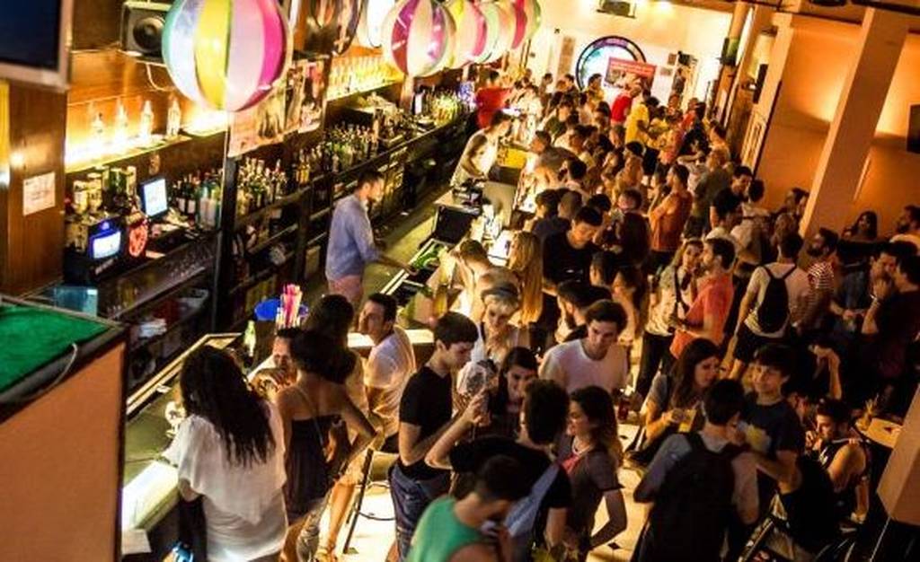 Bar interior at night, Punto BCN