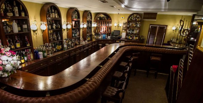 Interior of Toni 2 piano bar