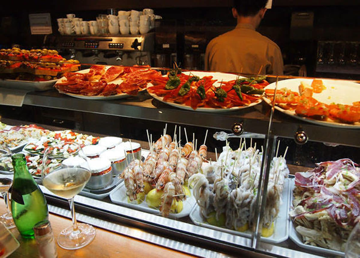 Bar counter at Cervecería Catalana