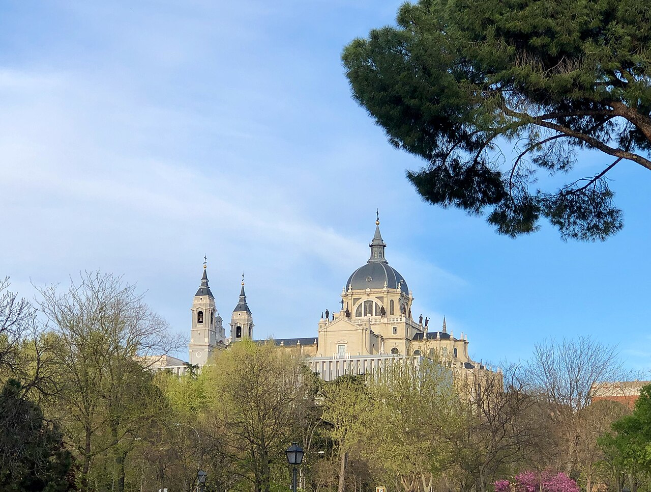 Catedral de la Almudena facing the Royal Palace
