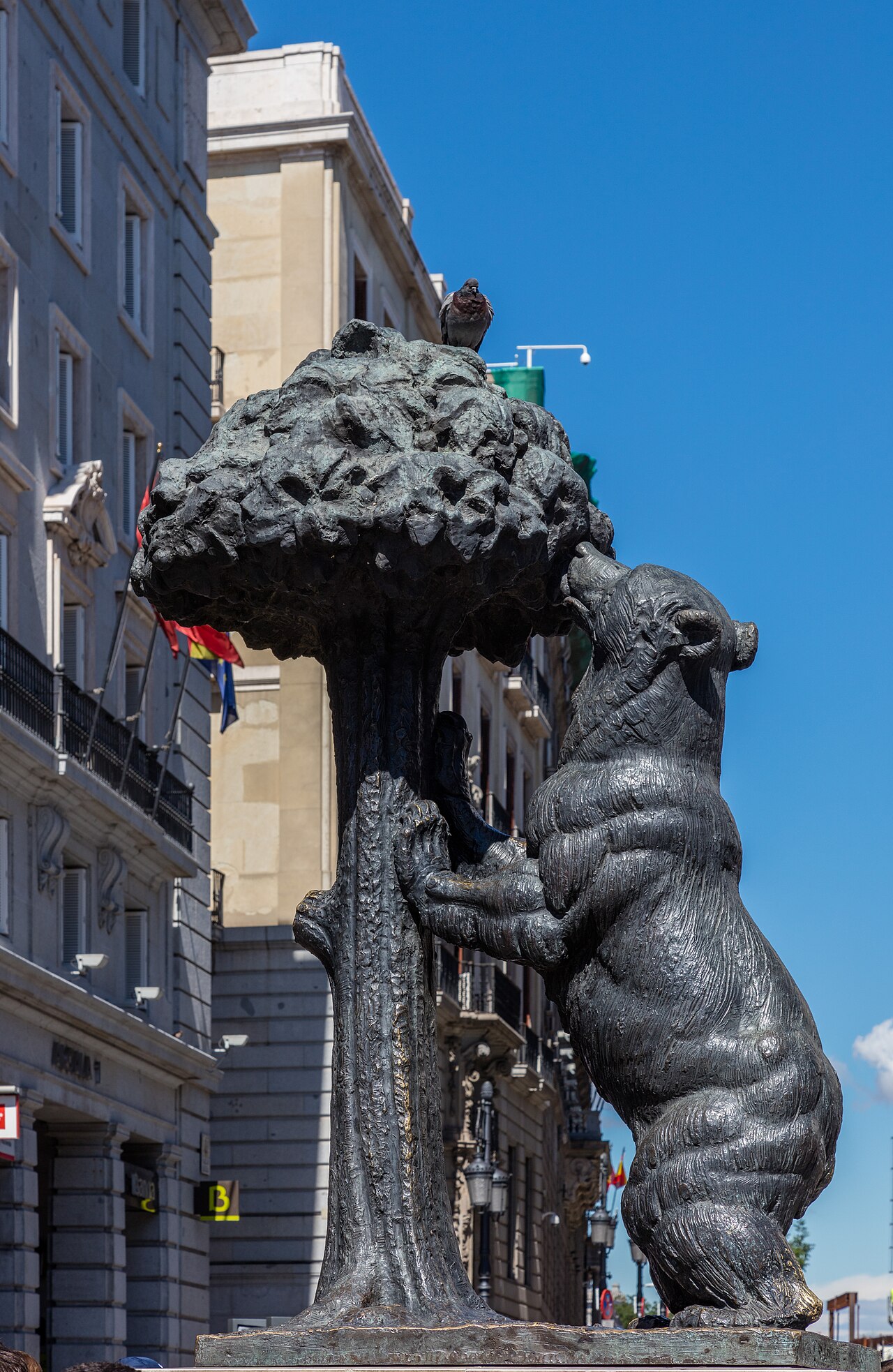 El Oso y el Madroño statue at Puerta del Sol