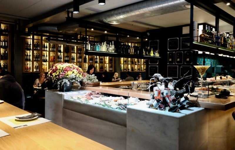 Ice-bar counter and bottle display at Vinitus